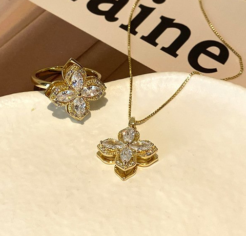 Rotating Four-leaf Clover Necklace Ring Earrings